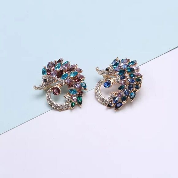 VQ Hedgehog Brooch - Picture 3 of 8